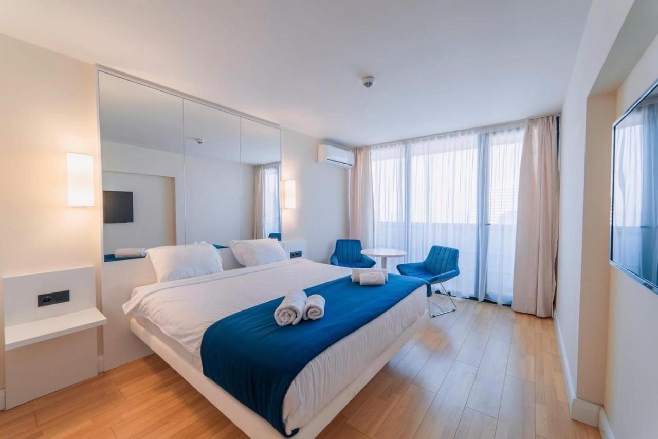 Orbi City Suite Batoemi Buitenkant foto