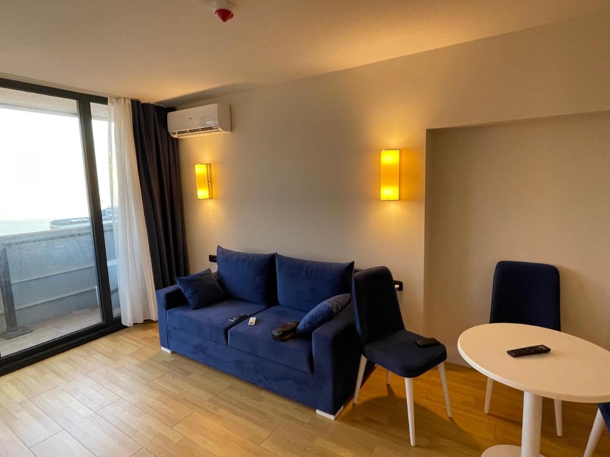 Orbi City Suite Batoemi Buitenkant foto