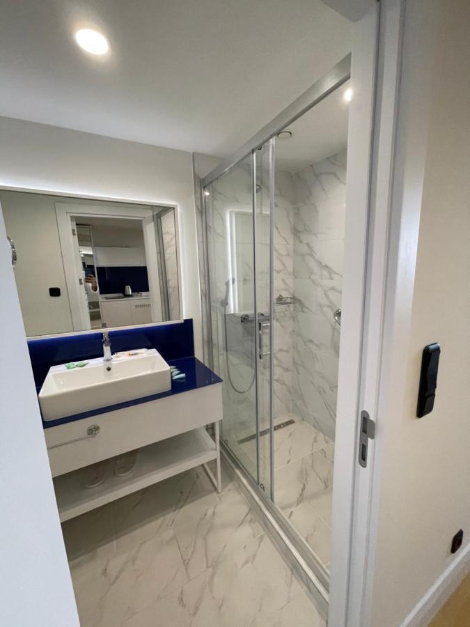 Orbi City Suite Batoemi Buitenkant foto
