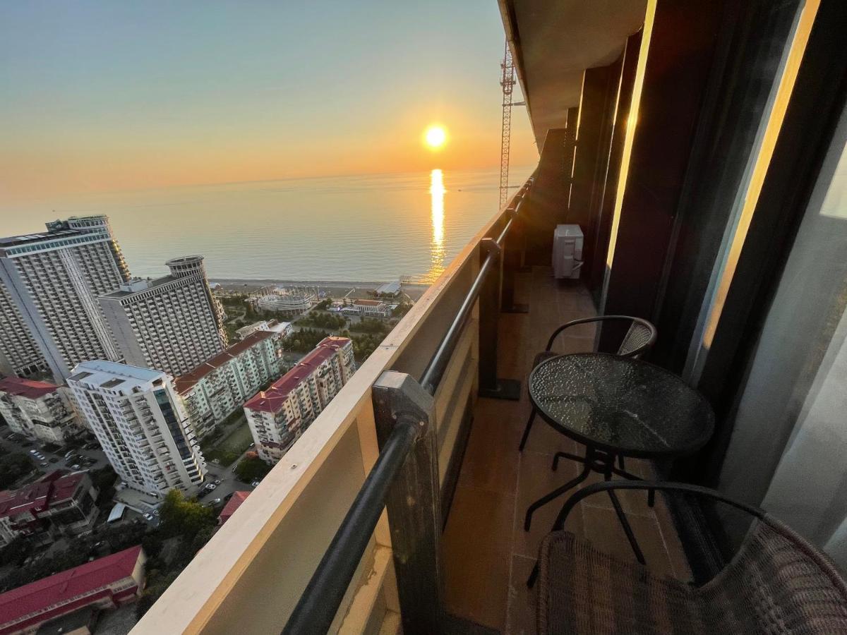 Orbi City Suite Batoemi Buitenkant foto