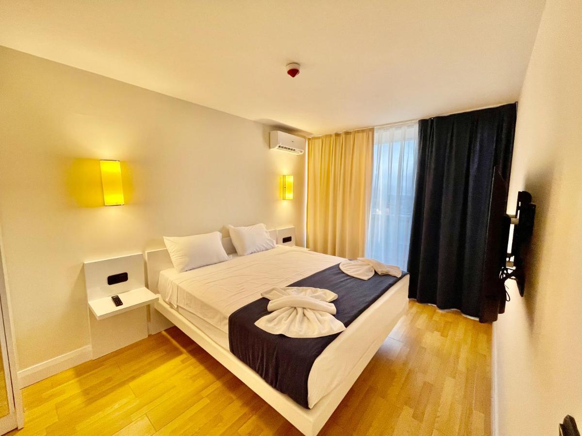 Orbi City Suite Batoemi Buitenkant foto