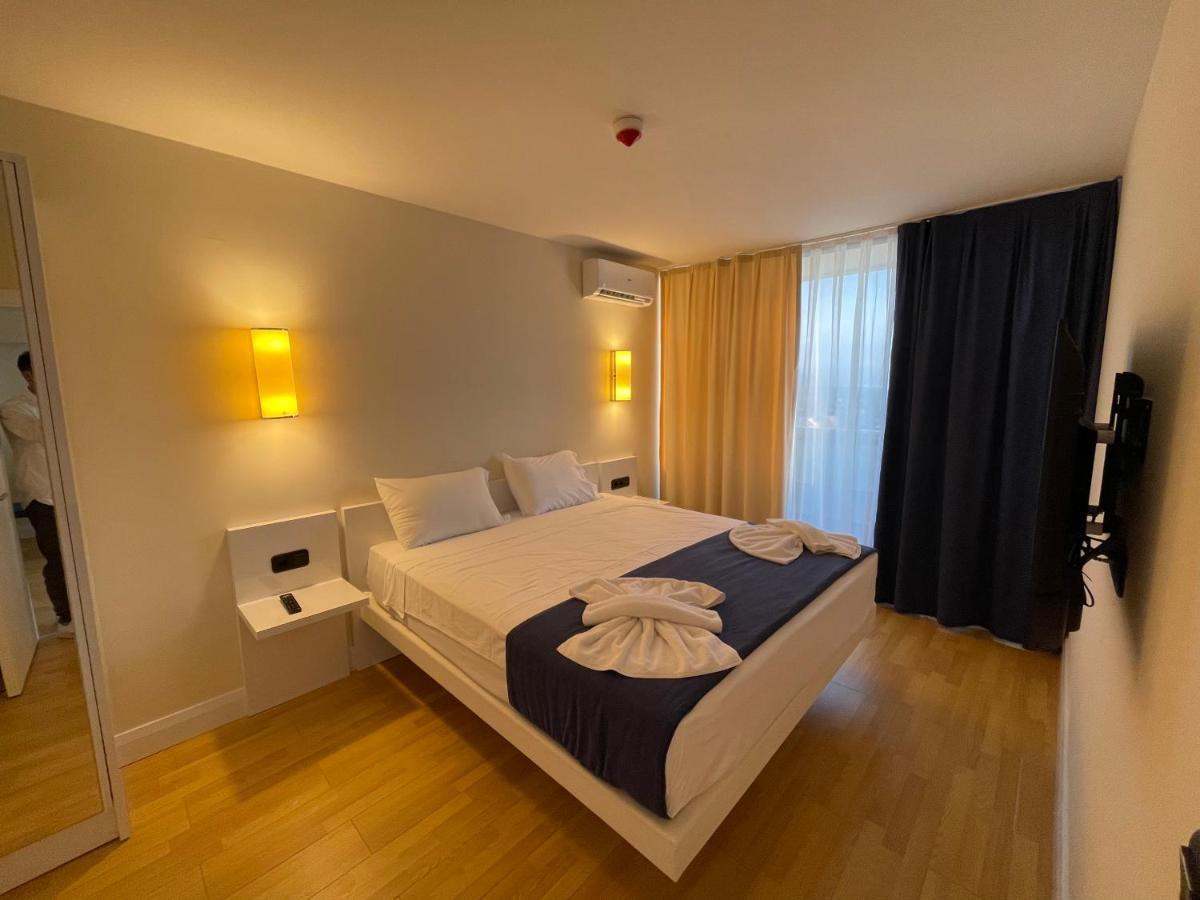 Orbi City Suite Batoemi Buitenkant foto