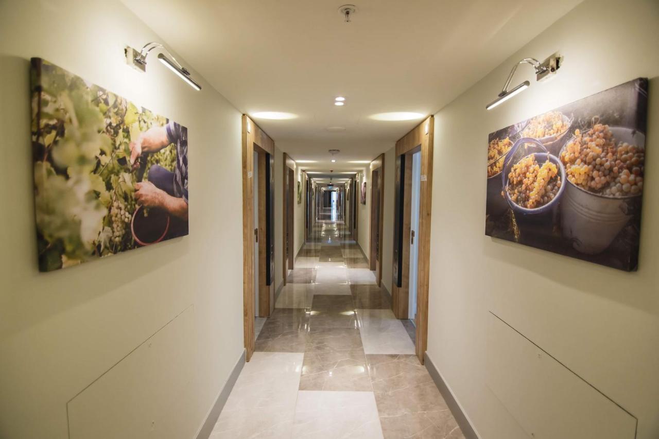 Orbi City Suite Batoemi Buitenkant foto