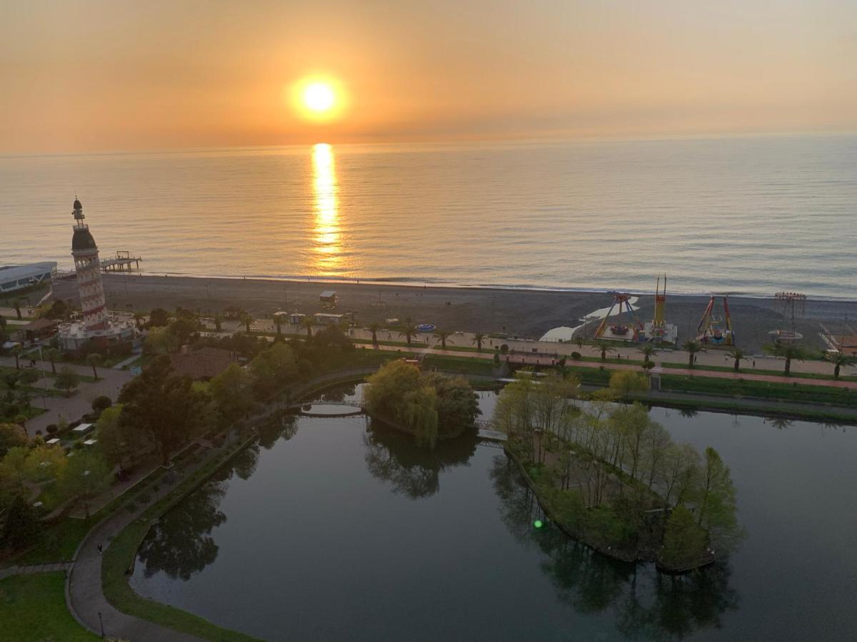 Orbi City Suite Batoemi Buitenkant foto