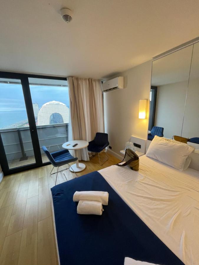 Orbi City Suite Batoemi Buitenkant foto