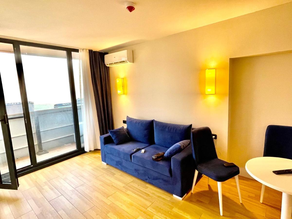 Orbi City Suite Batoemi Buitenkant foto