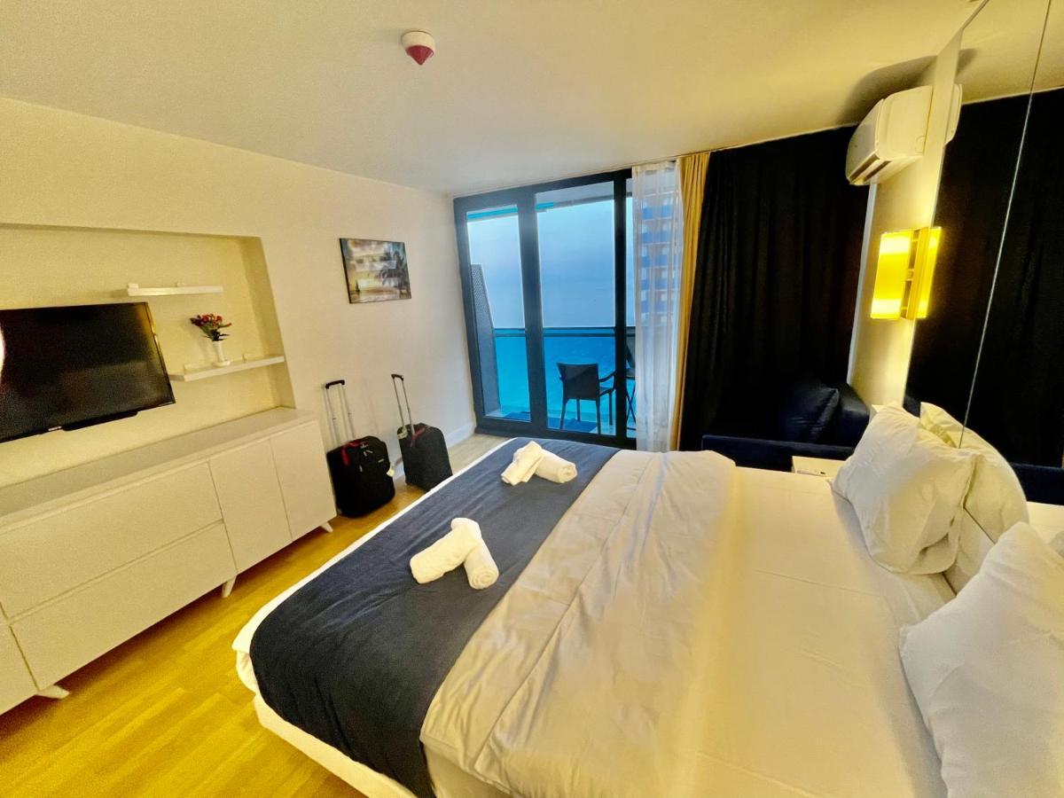 Orbi City Suite Batoemi Buitenkant foto