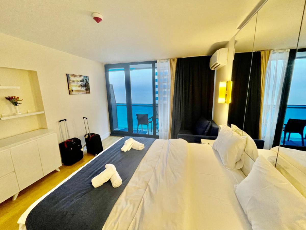 Orbi City Suite Batoemi Buitenkant foto