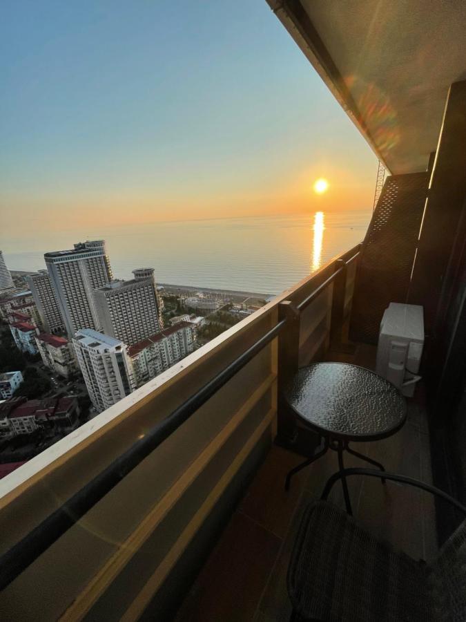 Orbi City Suite Batoemi Buitenkant foto