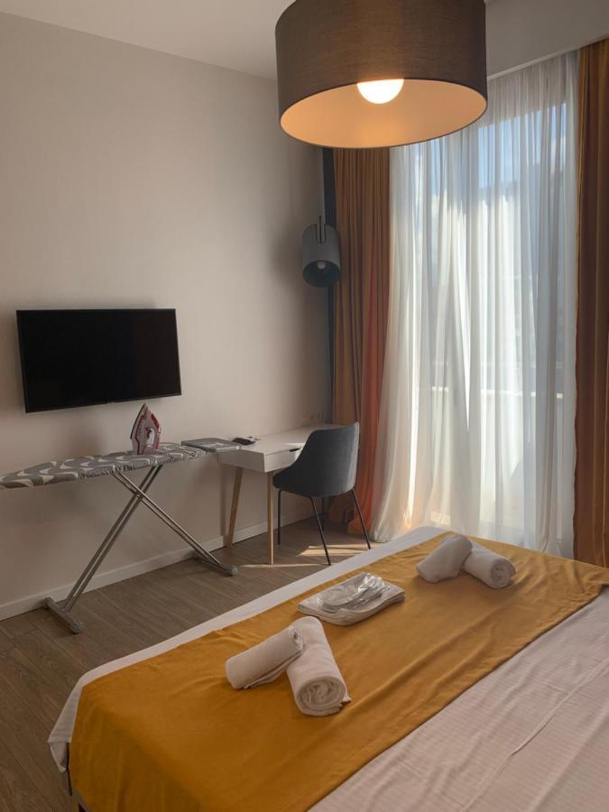 Orbi City Suite Batoemi Buitenkant foto